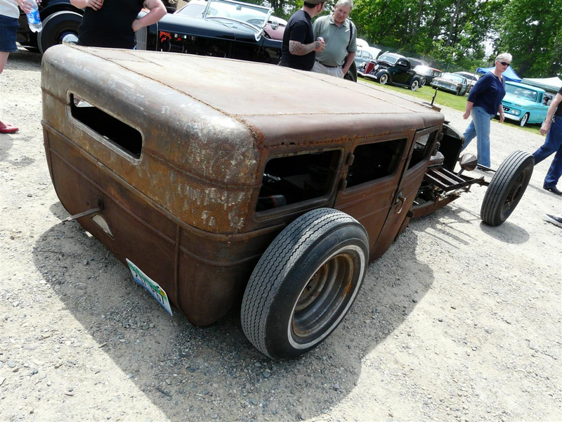 Illustration for article titled The Stupidest Awesome Car At Billetproof 2009: Lowest Car Ever